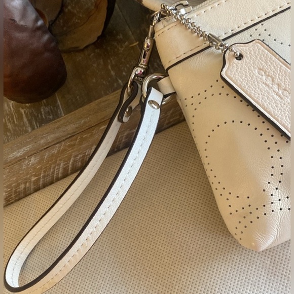 COACH  Wristlet - Picture 6 of 7